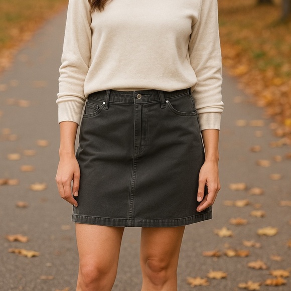 🌫️ LL Bean Women’s Gray Knee-Length Skirt - Hiking & Travel 🌫️ - Picture 1 of 9